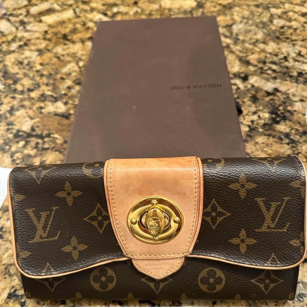 Louis Viutton Bow Tie large Wallet  classy can be used as a small purse